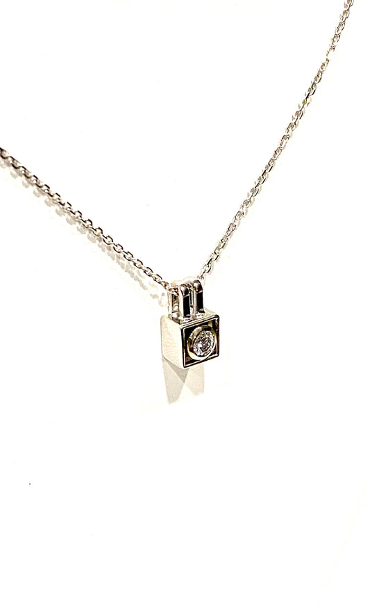 BEAUTIFUL 14K WHITE GOLD DIAMOND NECKLACE