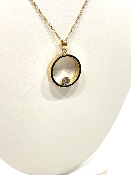 GORGEOUS BEZEL SET 14k YELLOW GOLD DIAMOND NECKLACE WITH 20” CHAIN