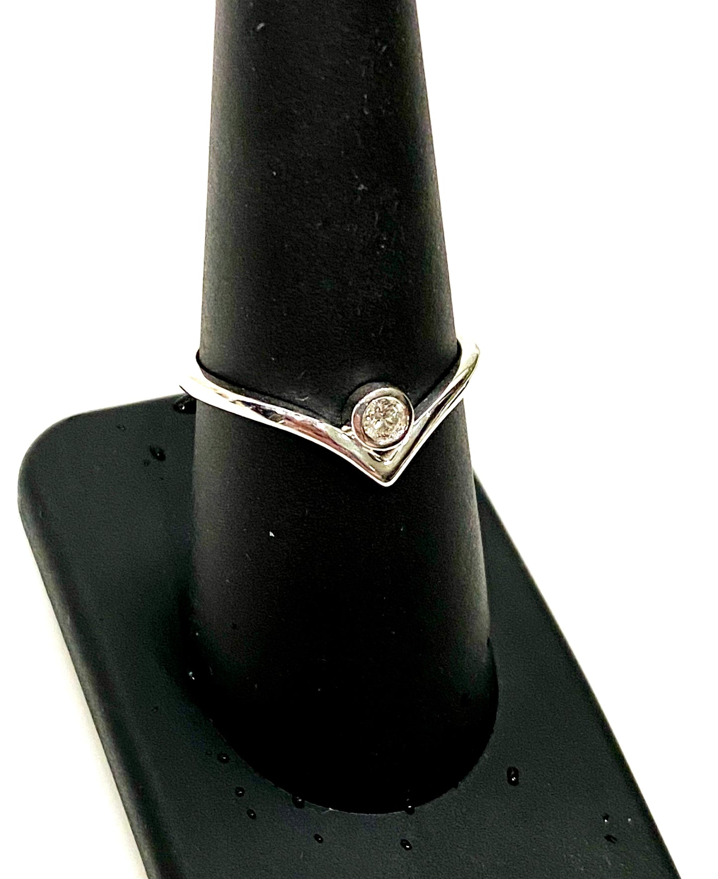 14k WHITE GOLD AND DIAMOND ACCENT RING