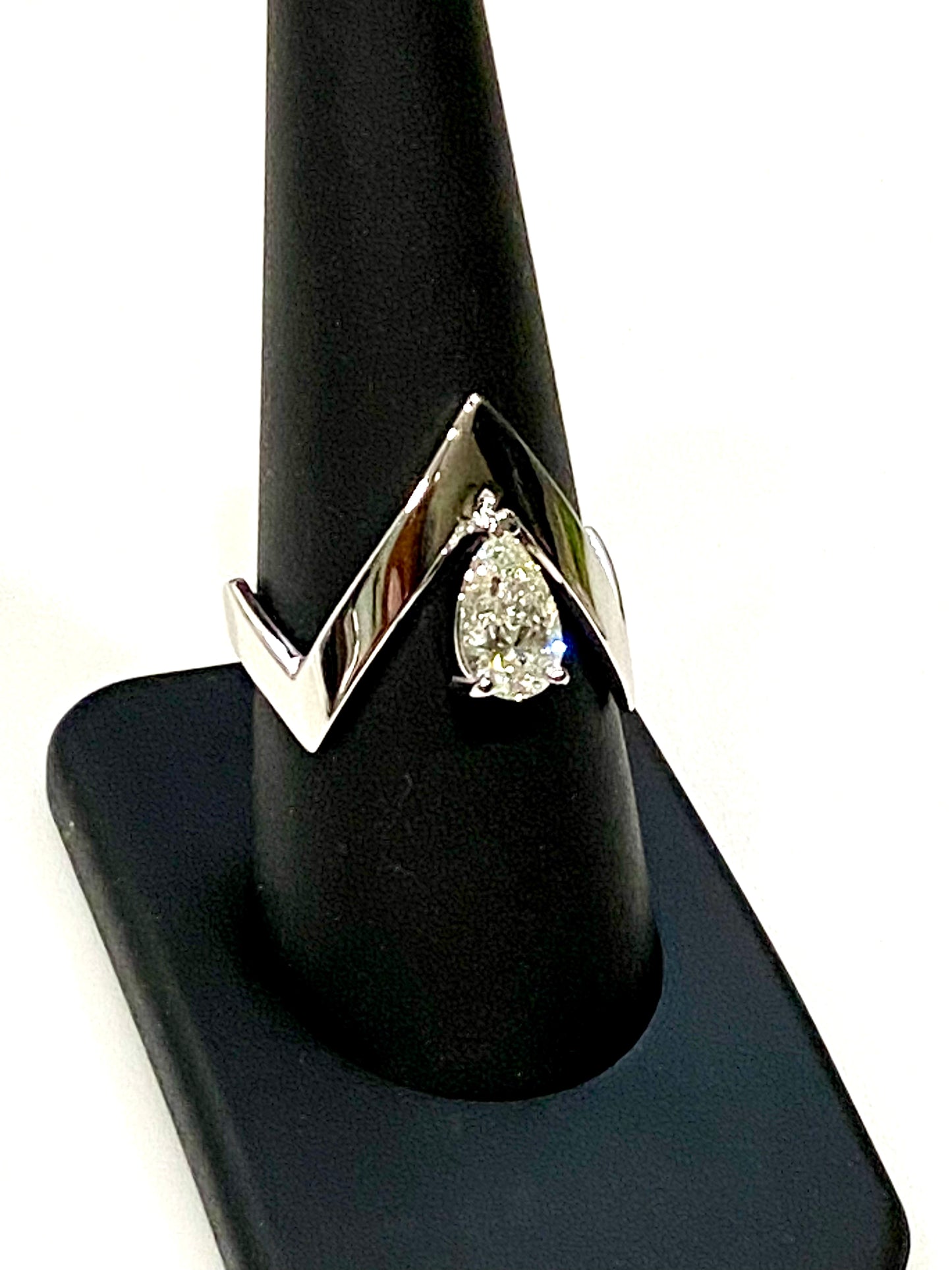 BOMBASTICALLY DESIGNED 14k WHITE GOLD 1.05 CARAT PEAR SHAPED GORGEOUS DIAMOND