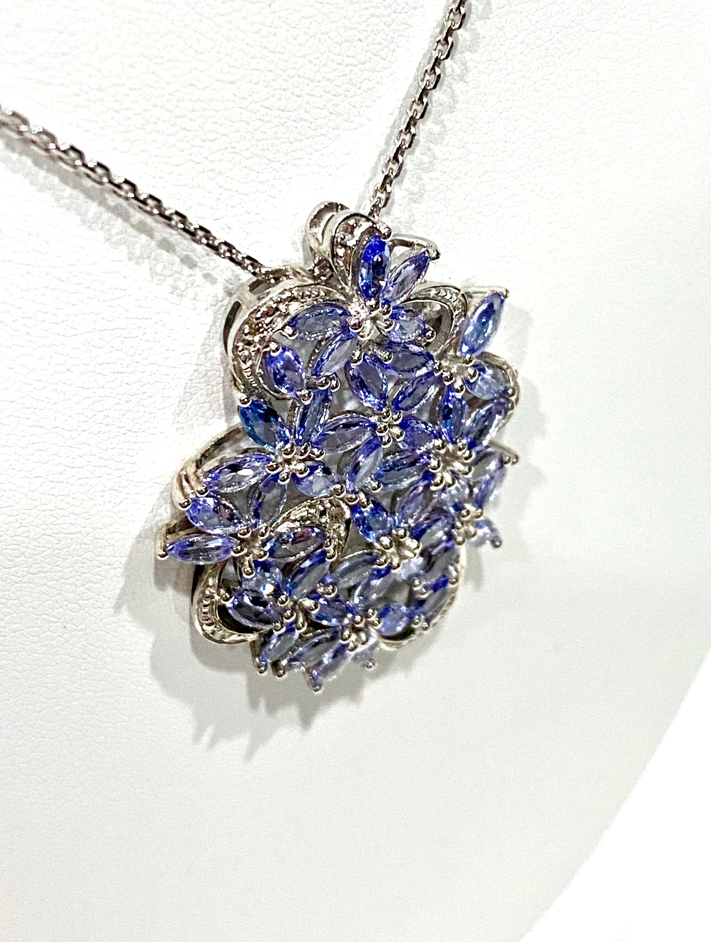 BEAUTIFUL GENUINE TANZANITE STERLING SILVER NECKLACE