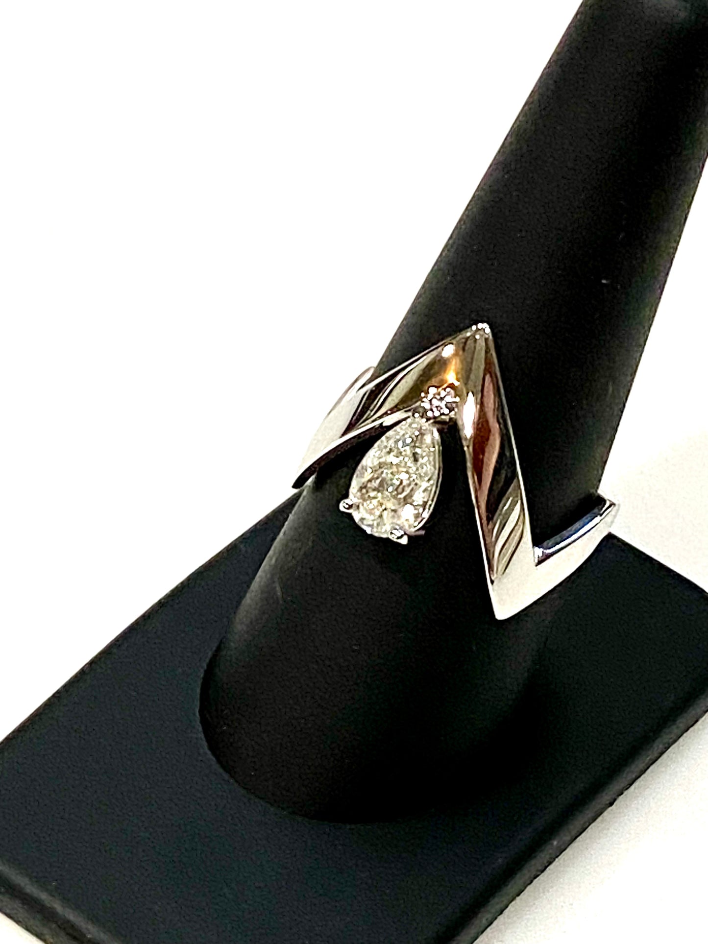 BOMBASTICALLY DESIGNED 14k WHITE GOLD 1.05 CARAT PEAR SHAPED GORGEOUS DIAMOND