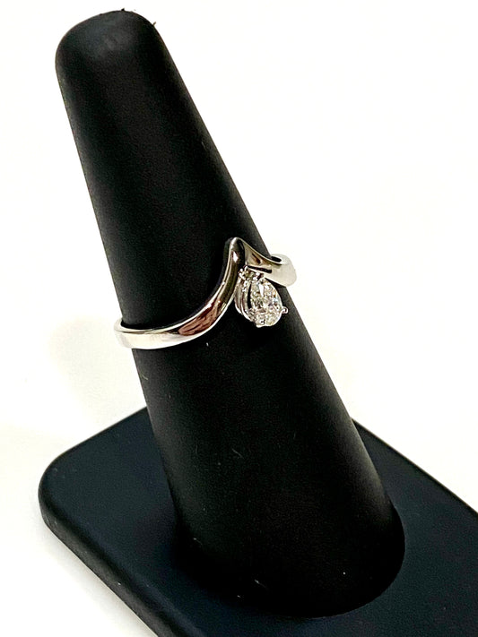 LE PETITE 14K GOLD AND DIAMOND RING