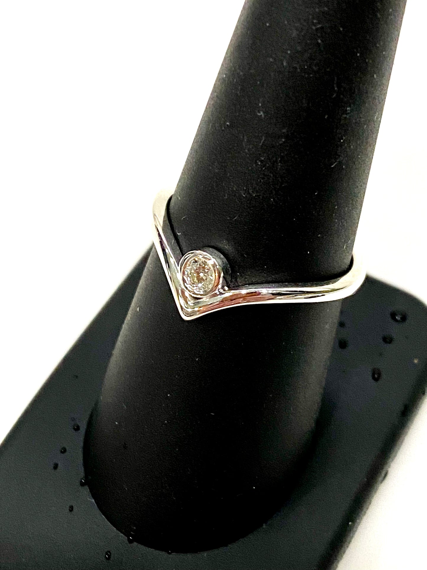 14k WHITE GOLD AND DIAMOND ACCENT RING