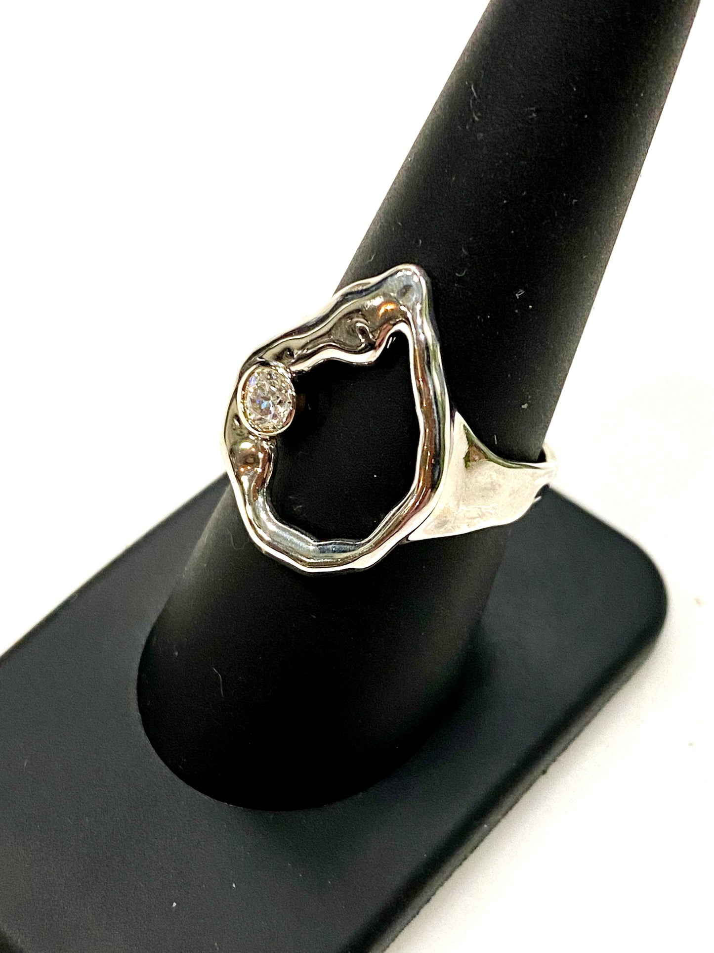 GORGEOUS DESIGNER OPEN SPACE DIAMOND AND WHITE GOLD RING