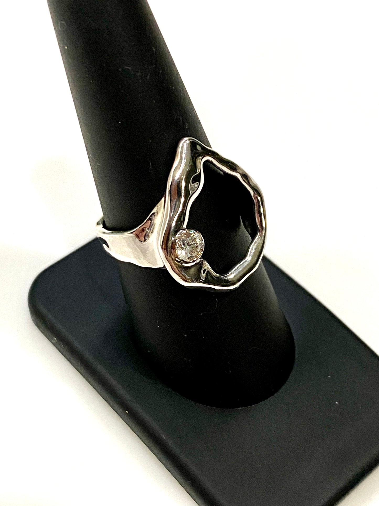 GORGEOUS DESIGNER OPEN SPACE DIAMOND AND WHITE GOLD RING