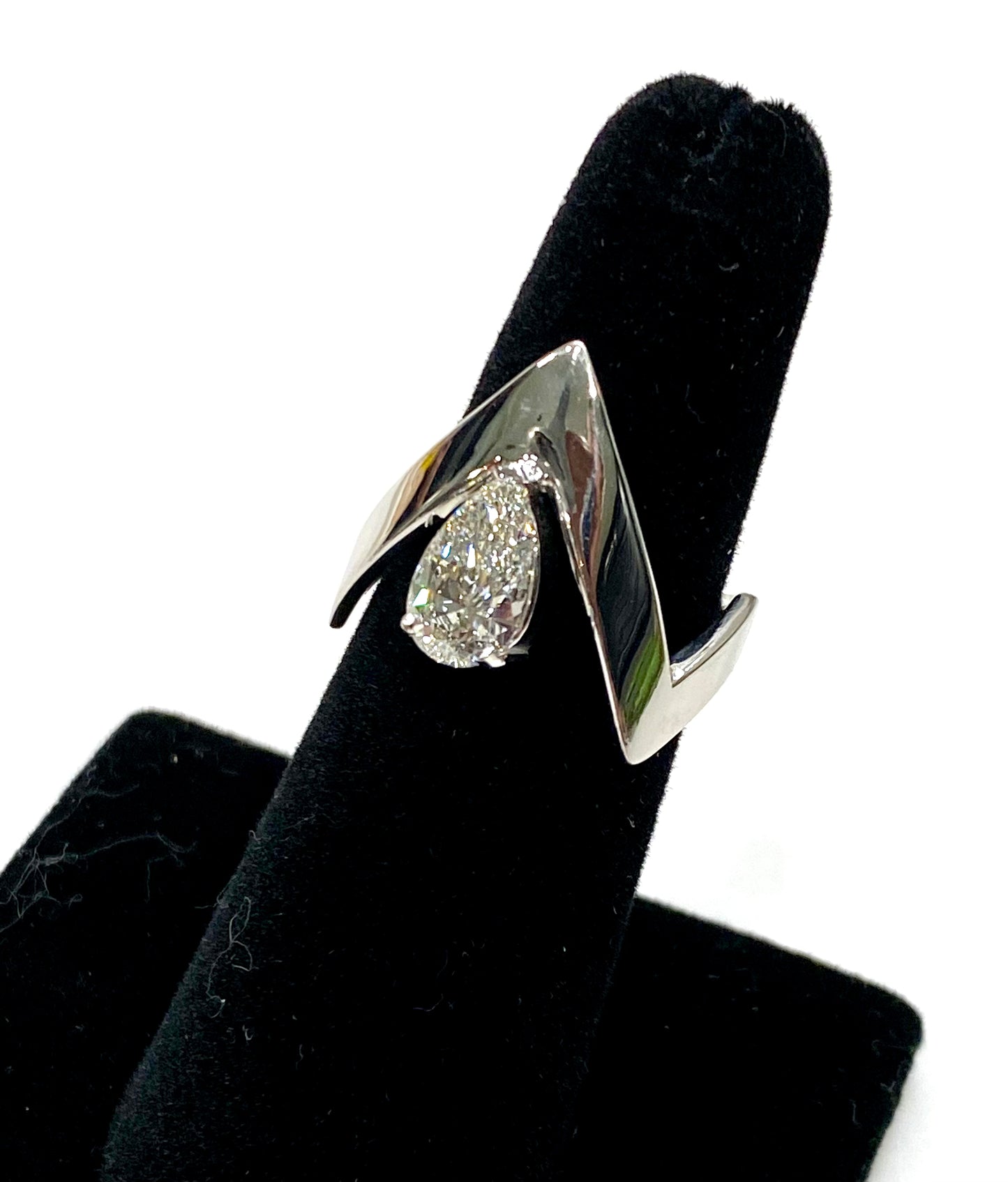 GORGEOUS LAB GROWN PEAR SHAPED LAB GROWN DIAMOND IN 14K WHITE GOLD RING.