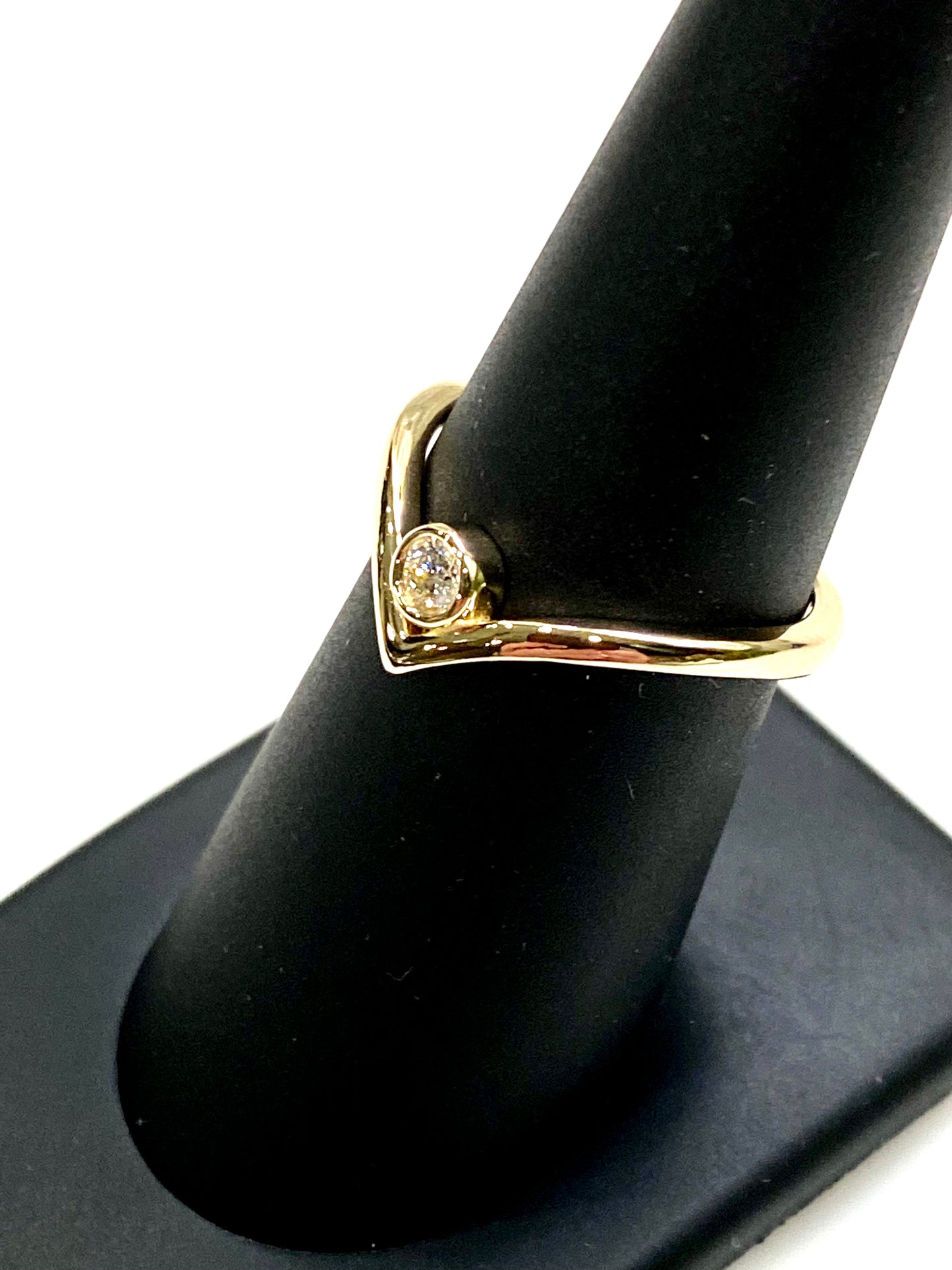 14k YELLOW GOLD AND DIAMOND ACCENT RING