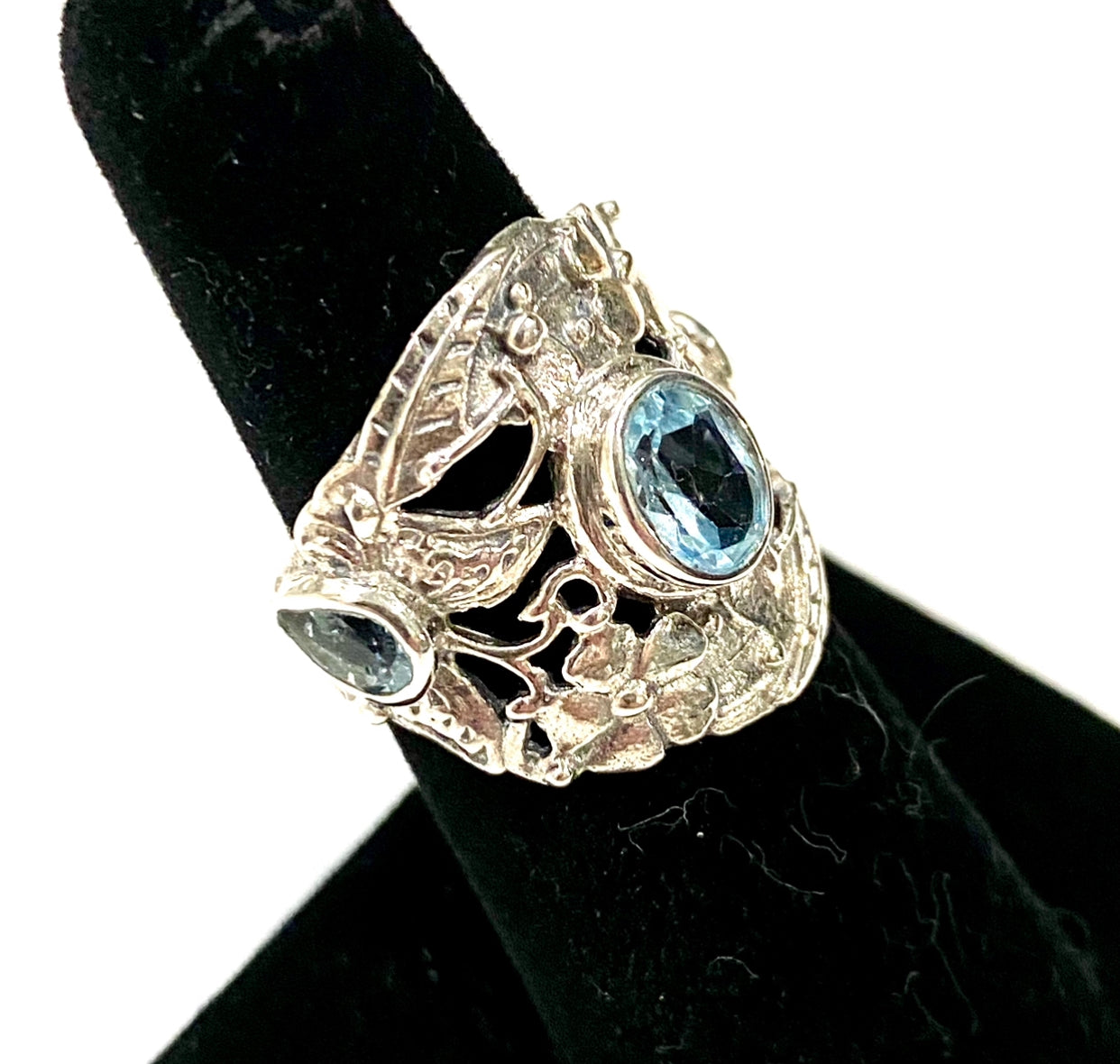 LOVELY FEMININE GENUINE BLUE TOPAZ STERLING SILVER RING