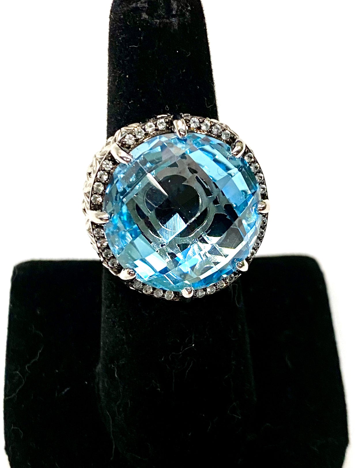 STUNNING 28 CARAT BLUE TOPAZ RING IN STERLING SILVER