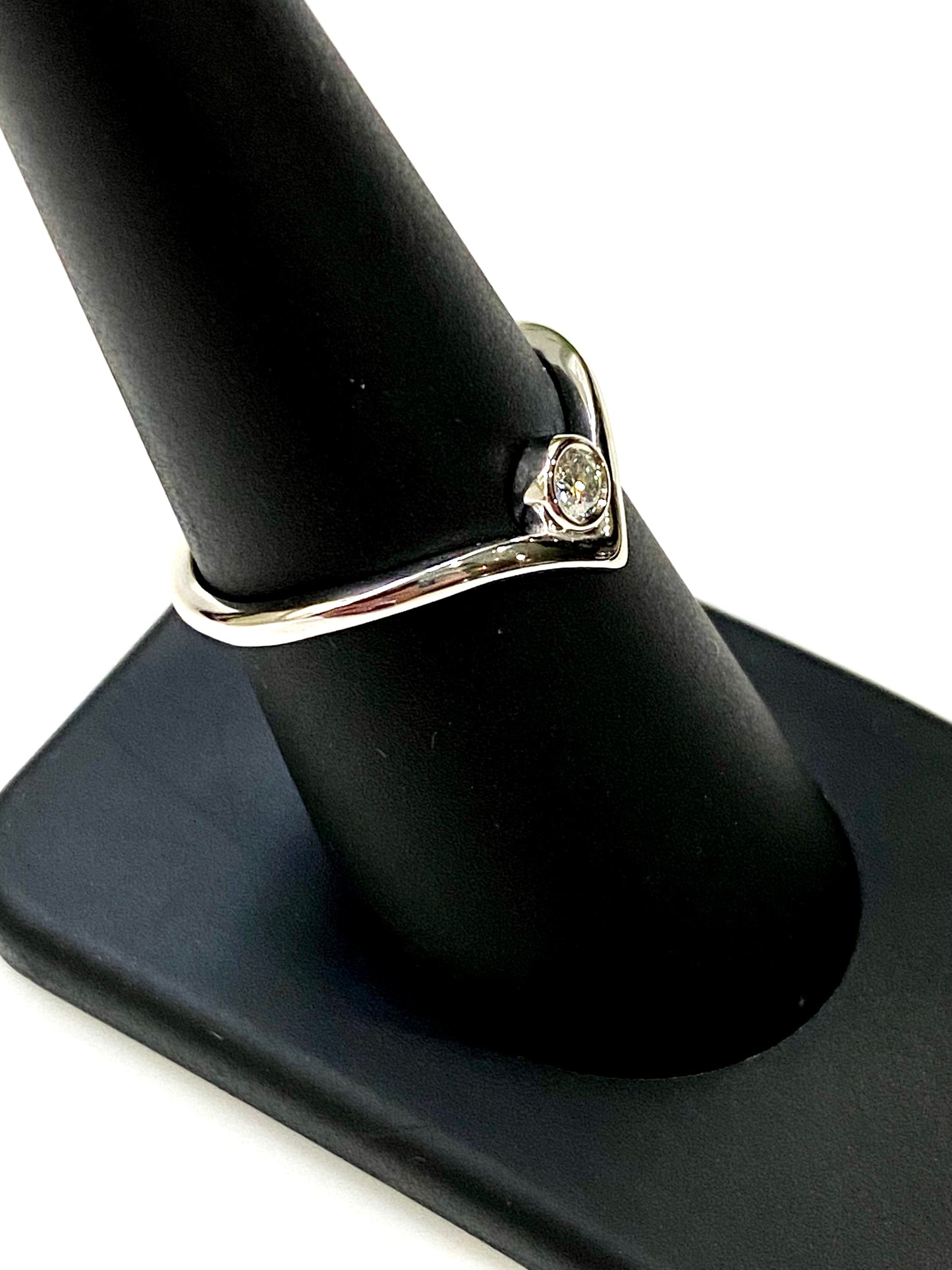 14k WHITE GOLD AND DIAMOND ACCENT RING