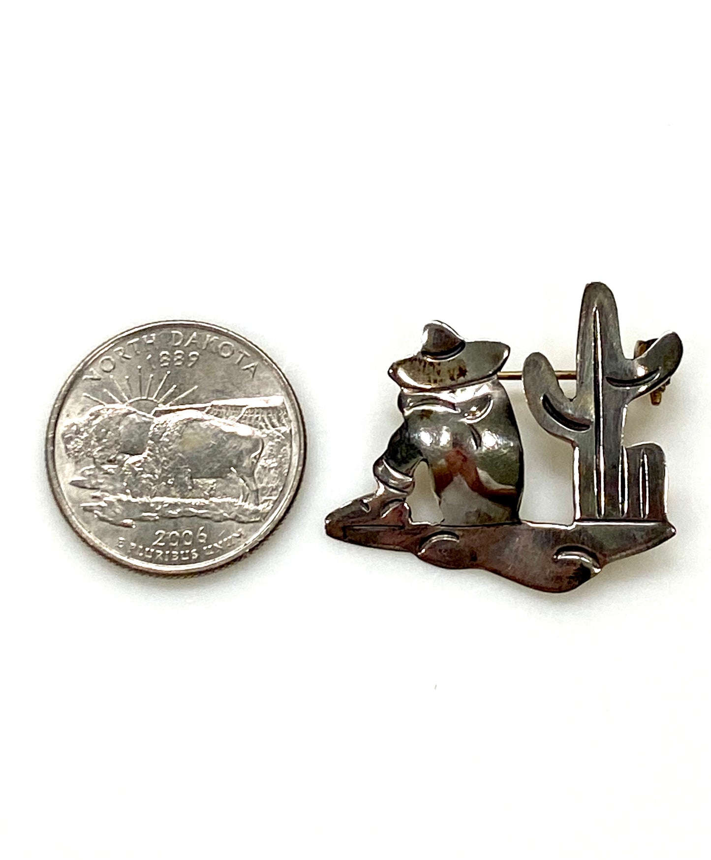 VINTAGE MEXICAN SOUTHWESTERN MAN AND CATUS STERLING SILVER PIN/BROOCH