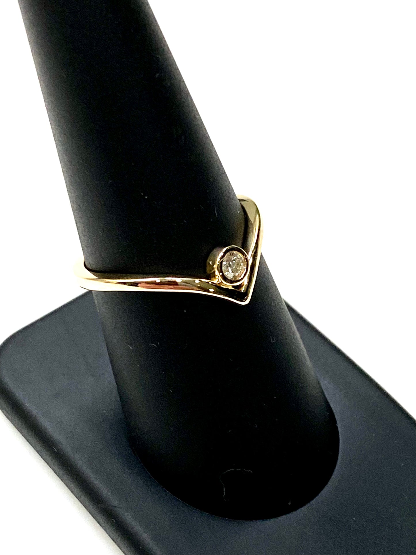 14k YELLOW GOLD AND DIAMOND ACCENT RING