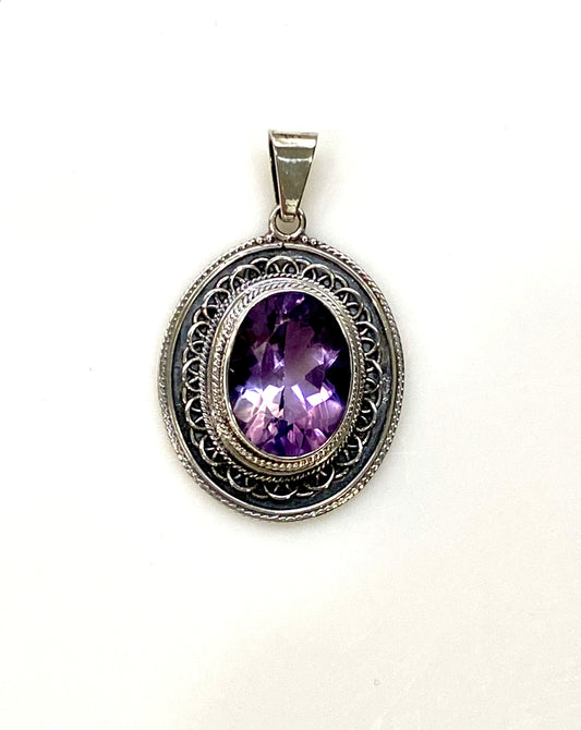 BEAUTIFUL GENUINE AMETHYST IN SOLID STERLING SILVER PENDANT