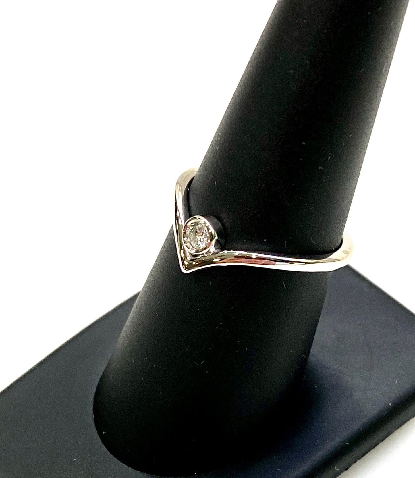 14k WHITE GOLD AND DIAMOND ACCENT RING