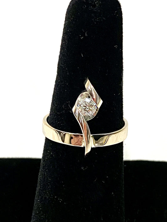 Gorgeous 14k White Gold Diamond Ring