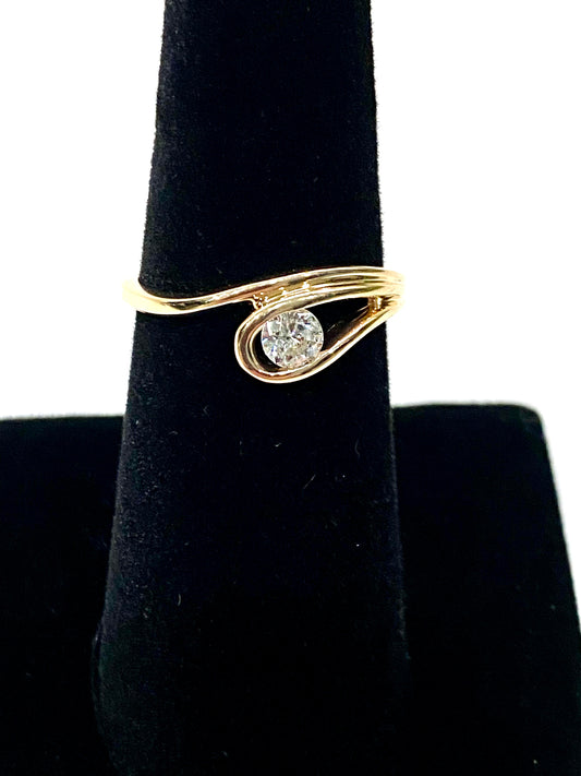 Modern 14k Yellow Gold Diamond Ring