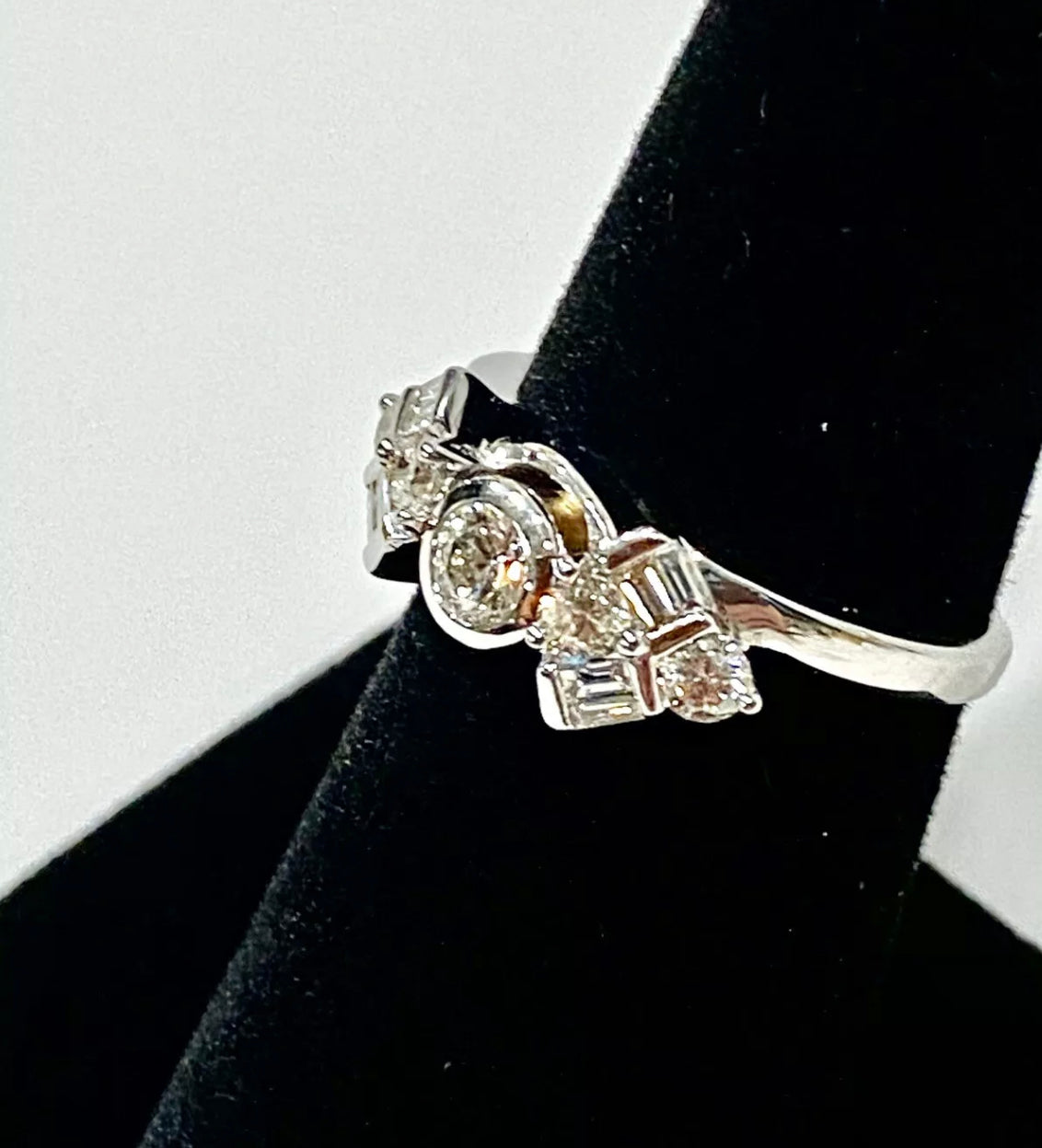 Gorgeous White Gold Diamond Ring