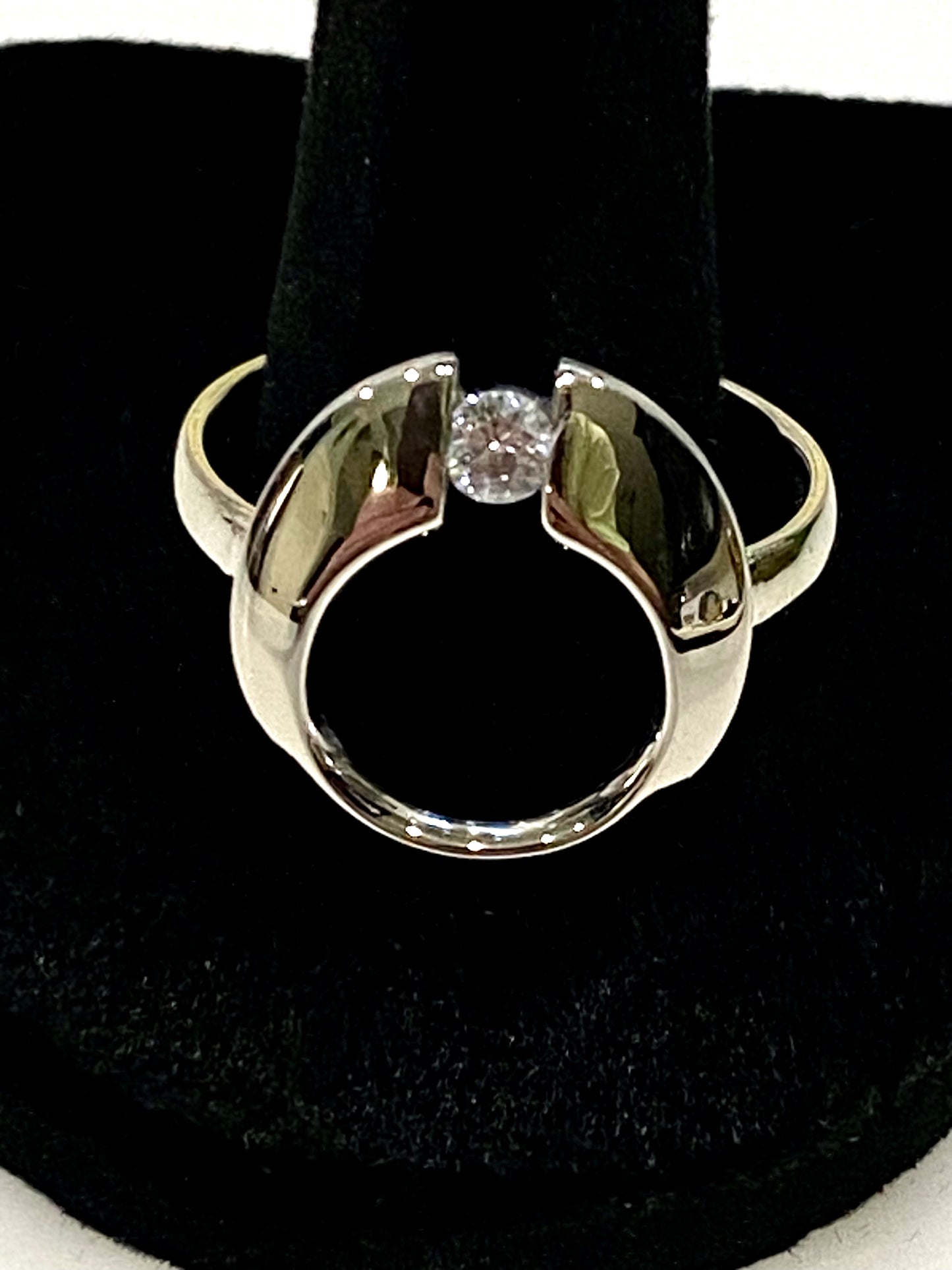 Modern Diamond and Gold Ring